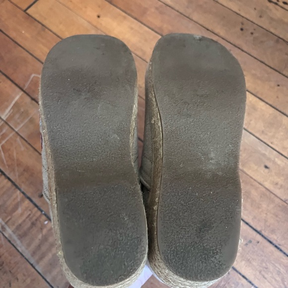 Dansko Burlap, embroidered vegan clog shoes - Picture 4 of 5